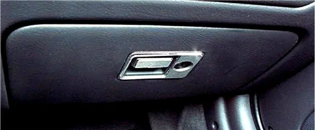 GloveBoxTrim4